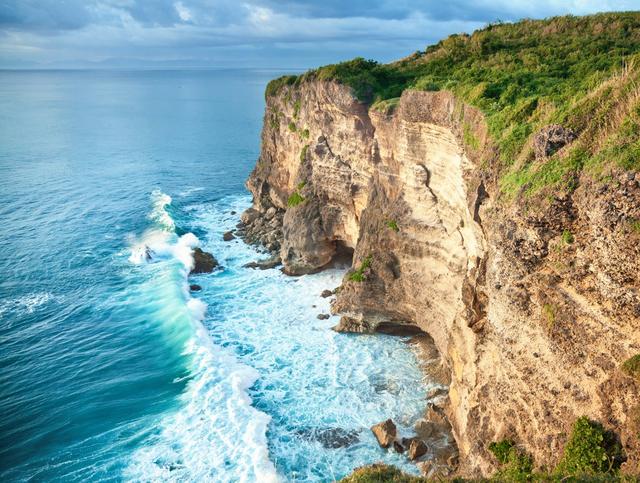 巴厘岛乌鲁瓦图断崖