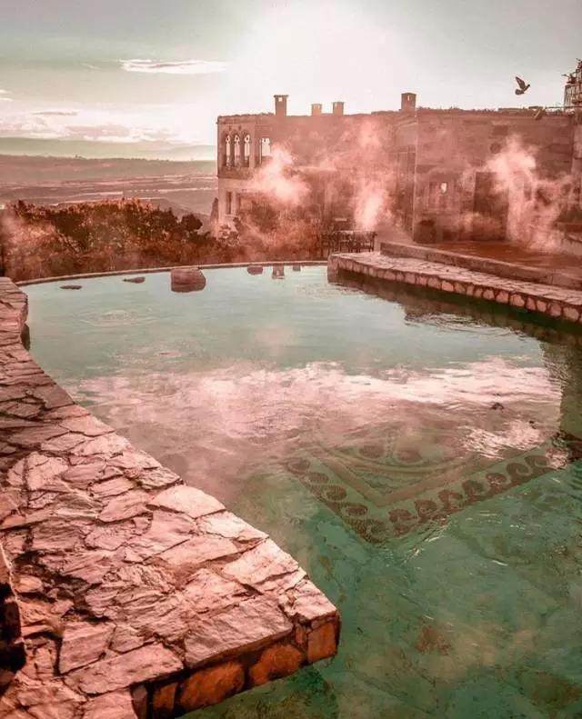 土耳其顶级洞穴酒店泳池